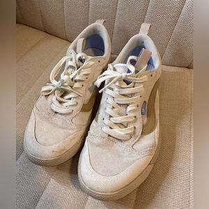 Vans Women’s 9.5 UltraRange EXO SE Shoe